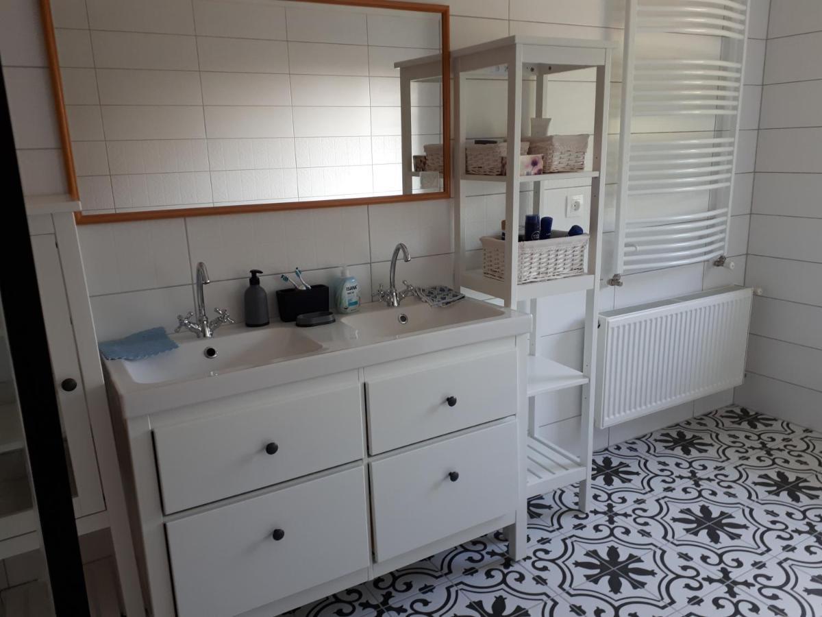 Feher Rozsa Apartman Черсектомай Екстериор снимка