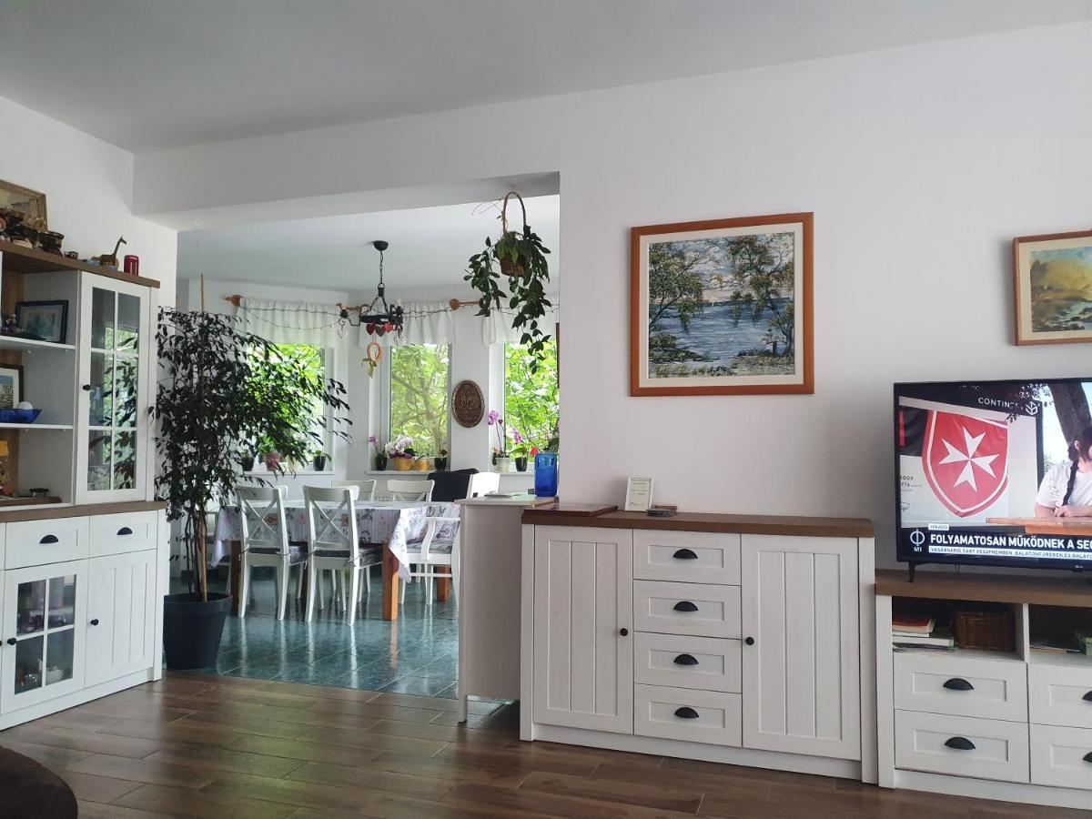 Feher Rozsa Apartman Черсектомай Екстериор снимка
