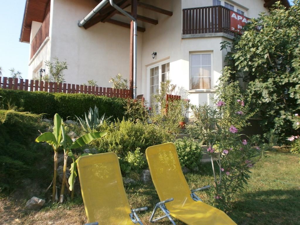 Feher Rozsa Apartman Черсектомай Екстериор снимка