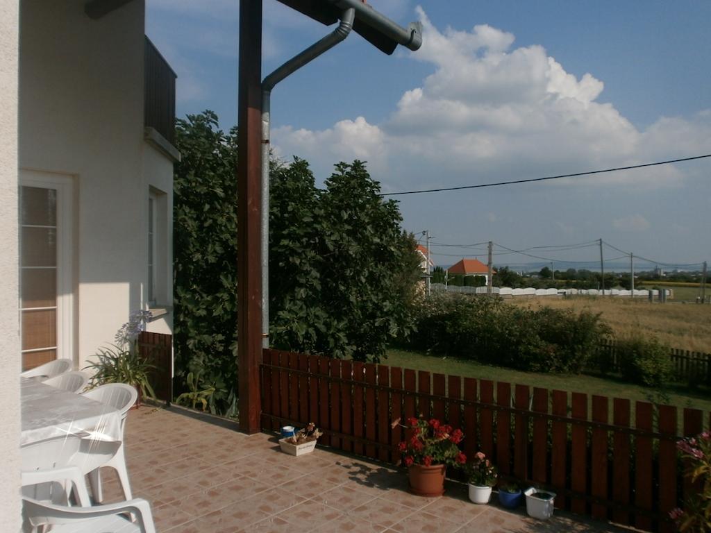 Feher Rozsa Apartman Черсектомай Екстериор снимка