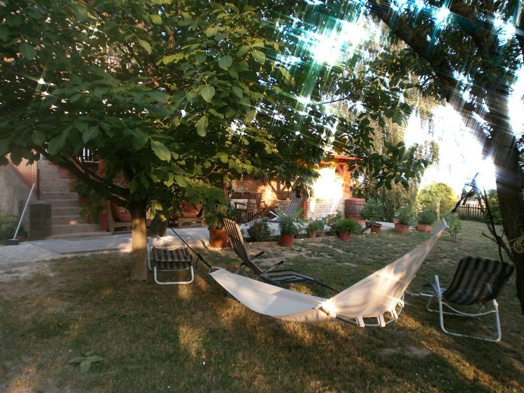 Feher Rozsa Apartman Черсектомай Стая снимка