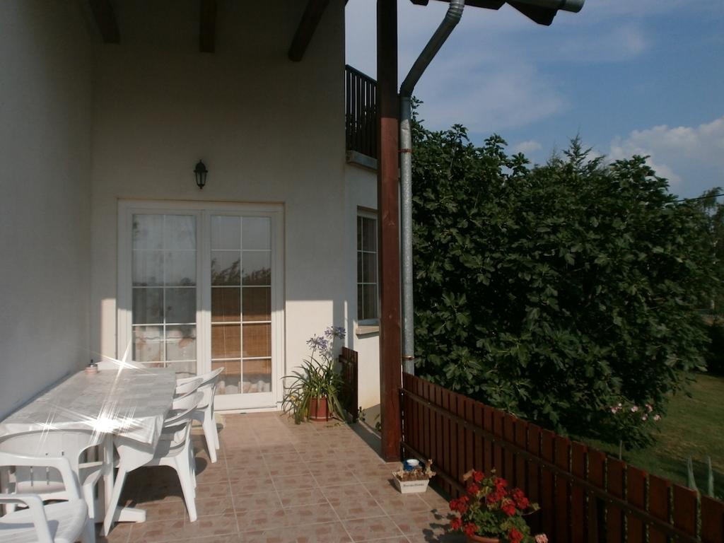 Feher Rozsa Apartman Черсектомай Стая снимка