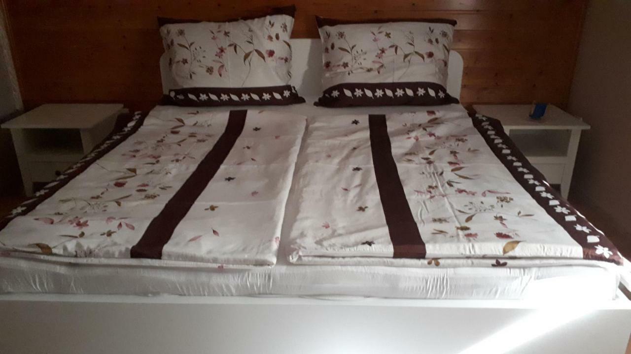 Feher Rozsa Apartman Черсектомай Екстериор снимка