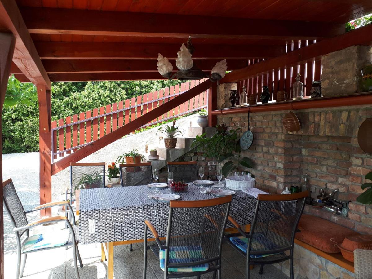 Feher Rozsa Apartman Черсектомай Екстериор снимка